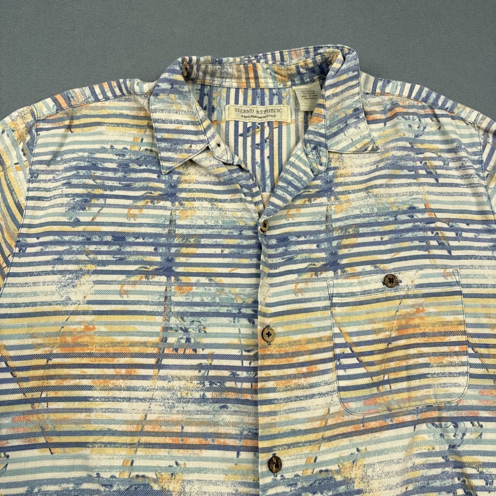 Island Republic Shirt Mens LARGE Beige BLUE Floral Hawaiian Button Up Tropical